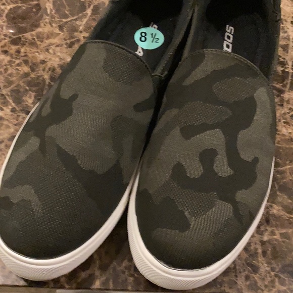 Soda Shoes - Camo slip on sneakers women’s Sz 8.5 Soda